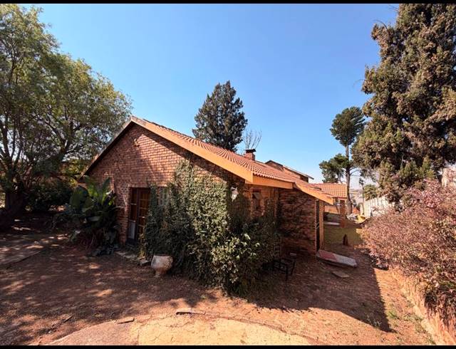 6 BEDROOM HOUSE FOR SALE IN HEUWELOORD